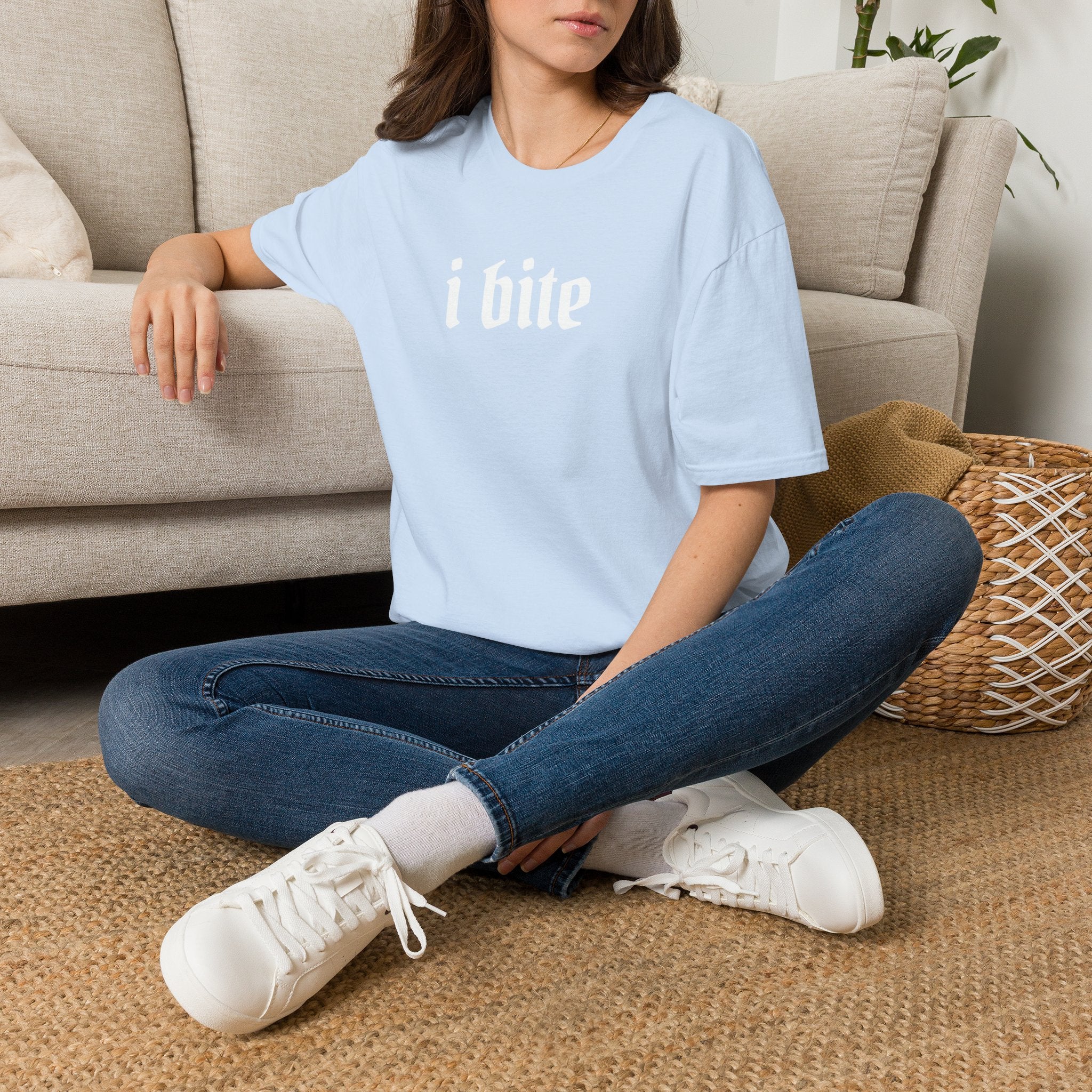 I Bite Graphic T-Shirt — Funny Gothic Script Tee for Bold Casual Wear