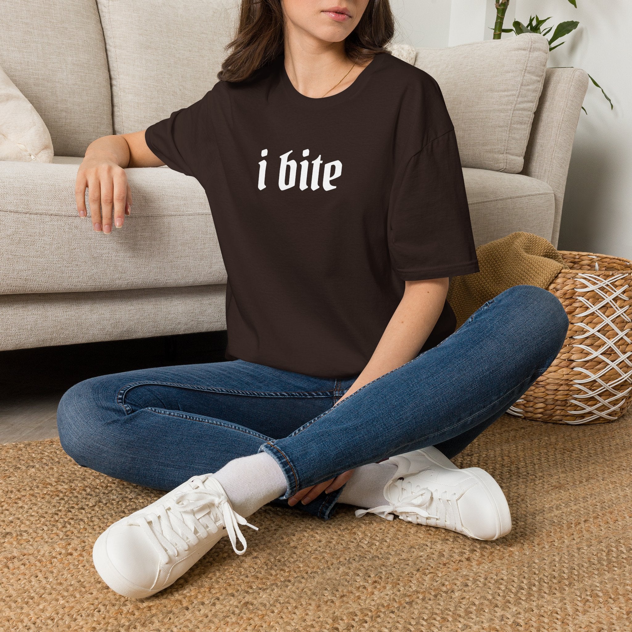 I Bite Graphic T-Shirt — Funny Gothic Script Tee for Bold Casual Wear