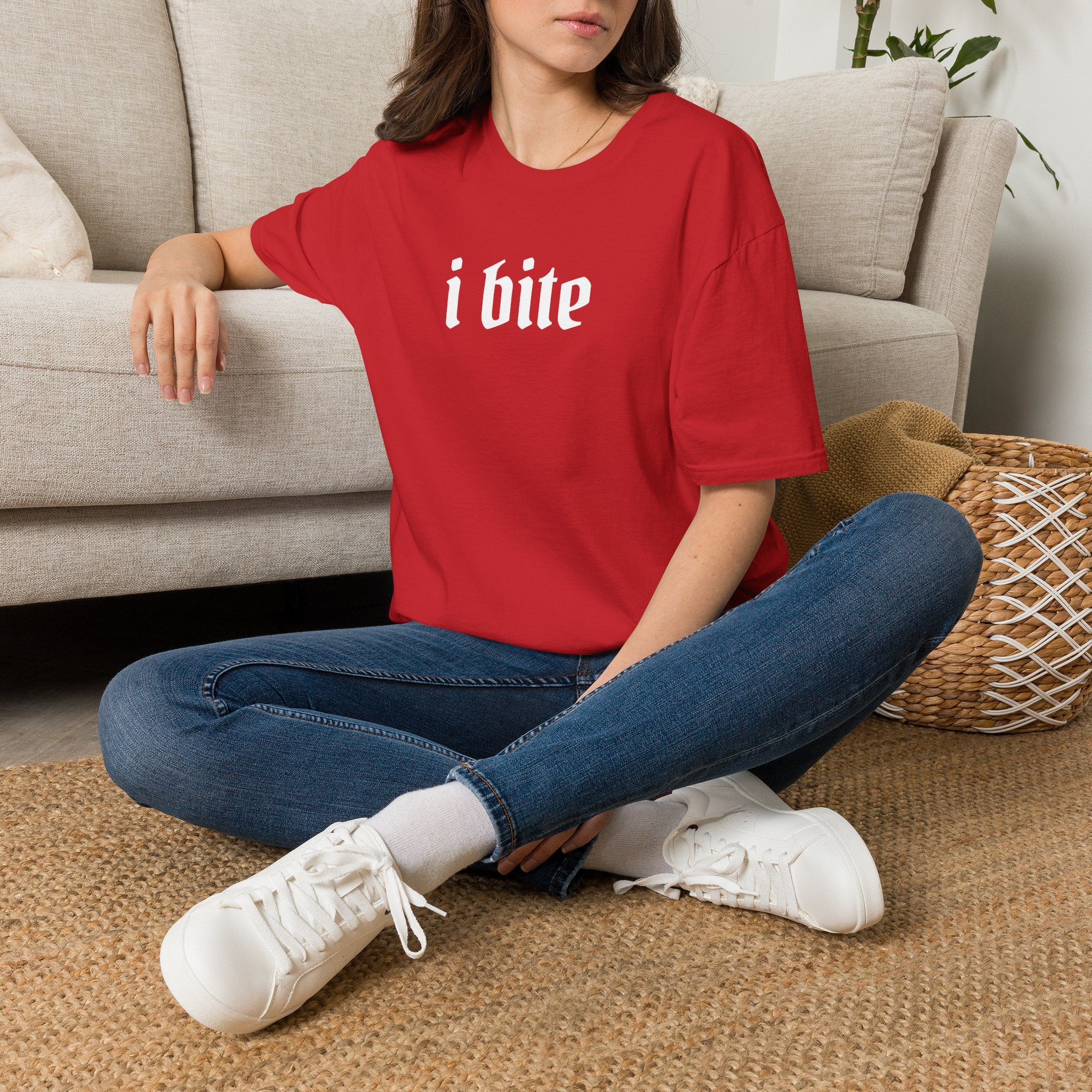 I Bite Graphic T-Shirt — Funny Gothic Script Tee for Bold Casual Wear