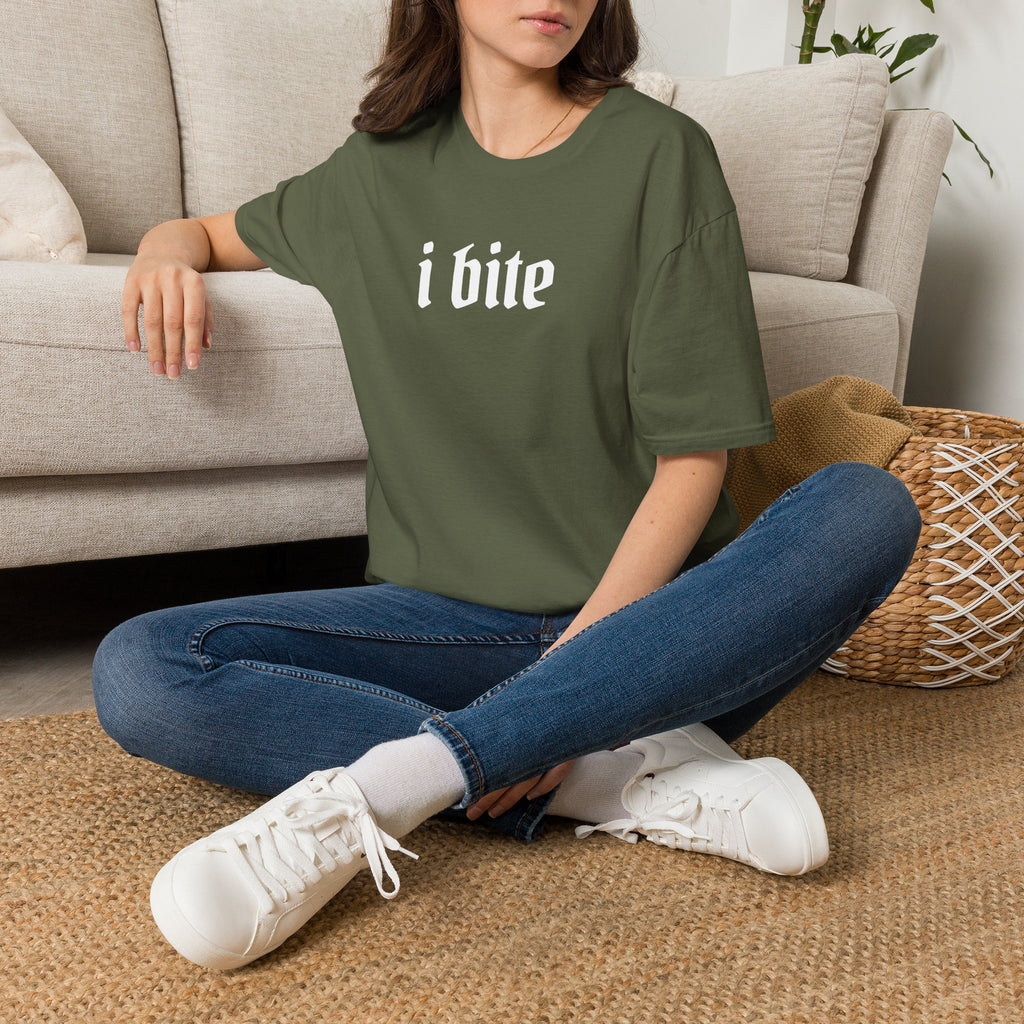 I Bite Graphic T-Shirt — Funny Gothic Script Tee for Bold Casual Wear