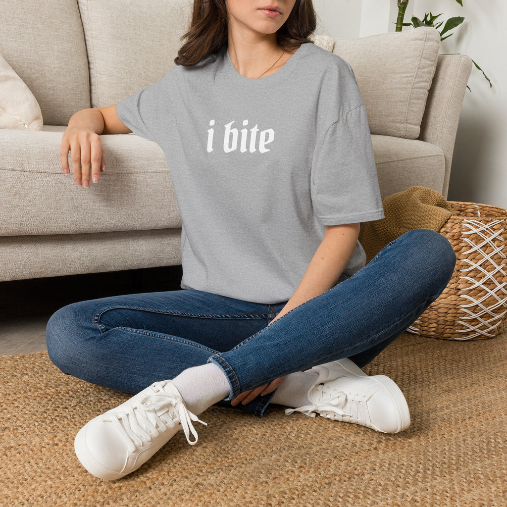I Bite Graphic T-Shirt — Funny Gothic Script Tee for Bold Casual Wear