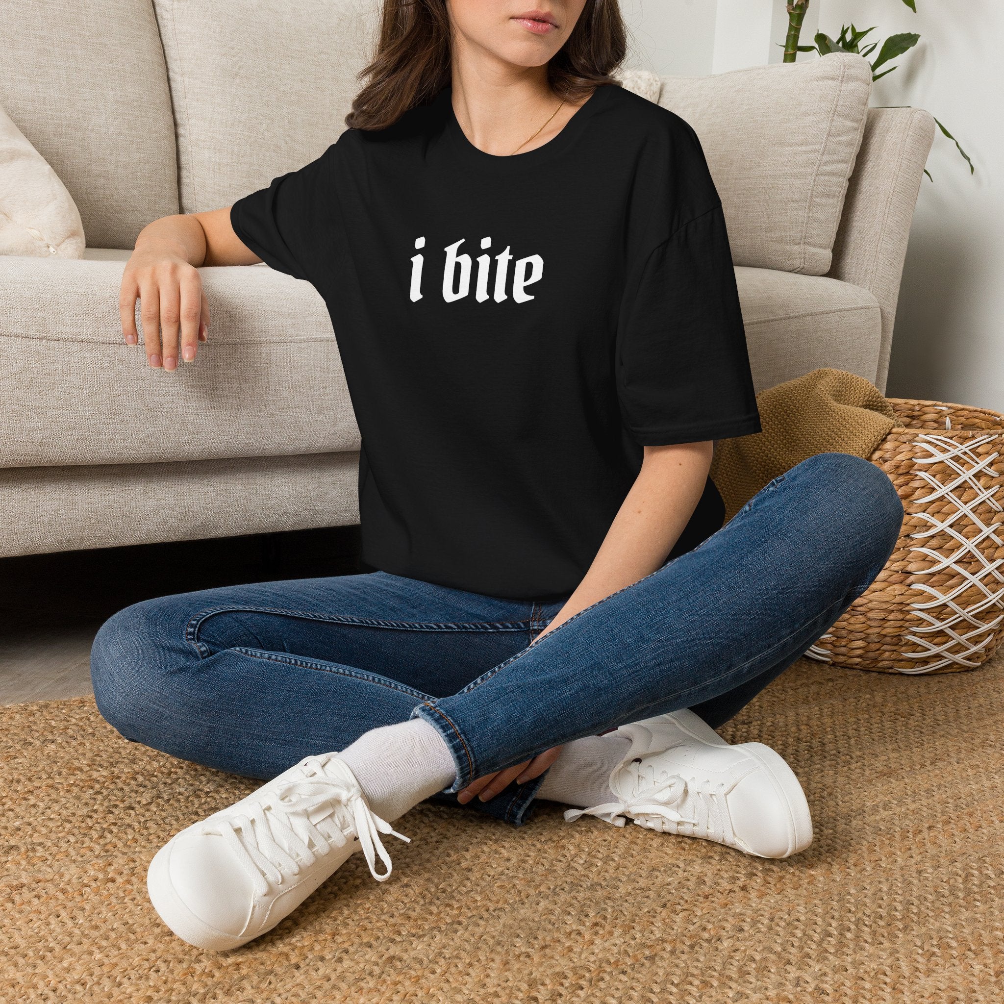 I Bite Graphic T-Shirt — Funny Gothic Script Tee for Bold Casual Wear